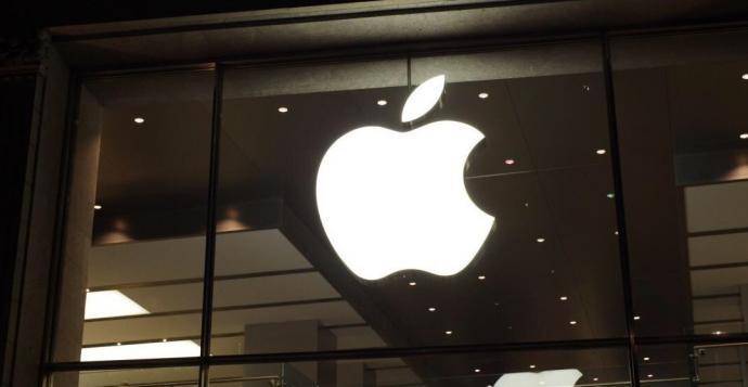 Alarmujący znak: sklepy Apple sprzedają mniej iPhone'ów